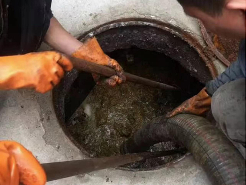 土默特左清理化粪池时如何避免沼气的危害?